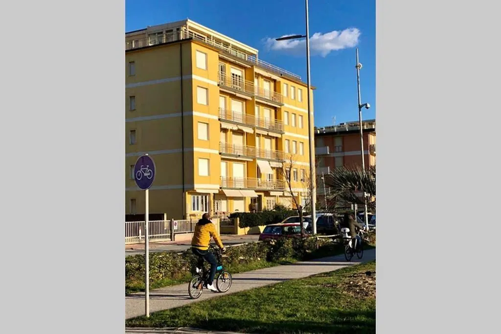 Appartamento Deluxe Frontemare Camaiore Apartment